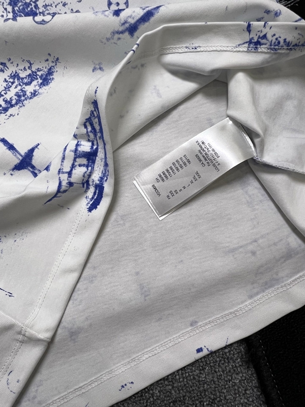 ブランドTシャツ着用イメージ